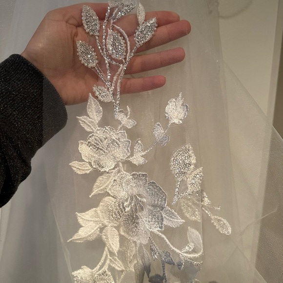 Enzoani tulle bridal cape - Picture 8 of 8